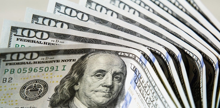 El dólar blue salta este martes 12 pesos y se vende a 420 pesos, por encima del cierre del lunes, día en el que ya había subido 8 pesos