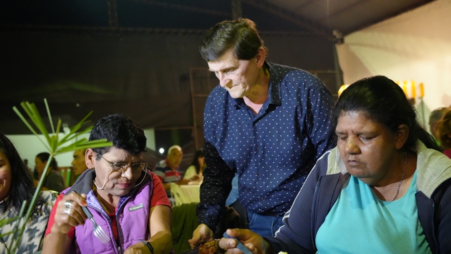 Apóstoles: El DEM agasajó una cena show por su día a los empleados municipales, además anunció un bono de 25 mil pesos, también participó del evento el Ministro Adolfo Safrán
