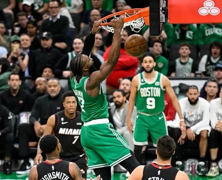 Playoffs NBA: Boston Celtics volvió a vencer a Miami Heat y forzó el sexto juego de las finales del Este