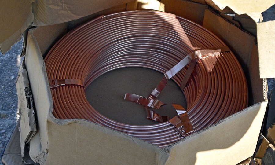 Camión cargado con elementos para reciclaje escondía caños de cobre de contrabando