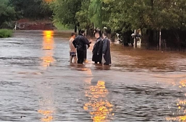 La Policía de Misiones asiste a los afectados por las fuertes lluvias en toda la provincia