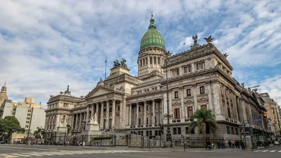 Polémica por suba salarial del 30%: A pedido del Presidente Javier Milei, el oficialismo presentará un Proyecto para retrotraer el aumento a Diputados y Senadores