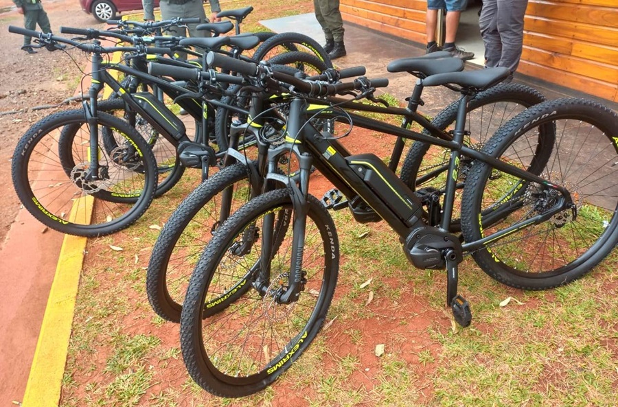 Dos ciudadanos brasileros circulaban cargando con ocho bicicletas eléctricas sin su correspondiente aval: Personal de Gendarmería Nacional halló los rodados dentro del minibús que utilizaban para desplazarse