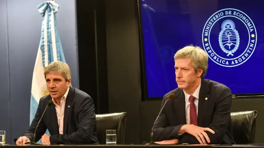 Luis Caputo anunció plan para ir hacia la emisión cero, mantendrá política cambiaria y volvió a rechazar una devaluación