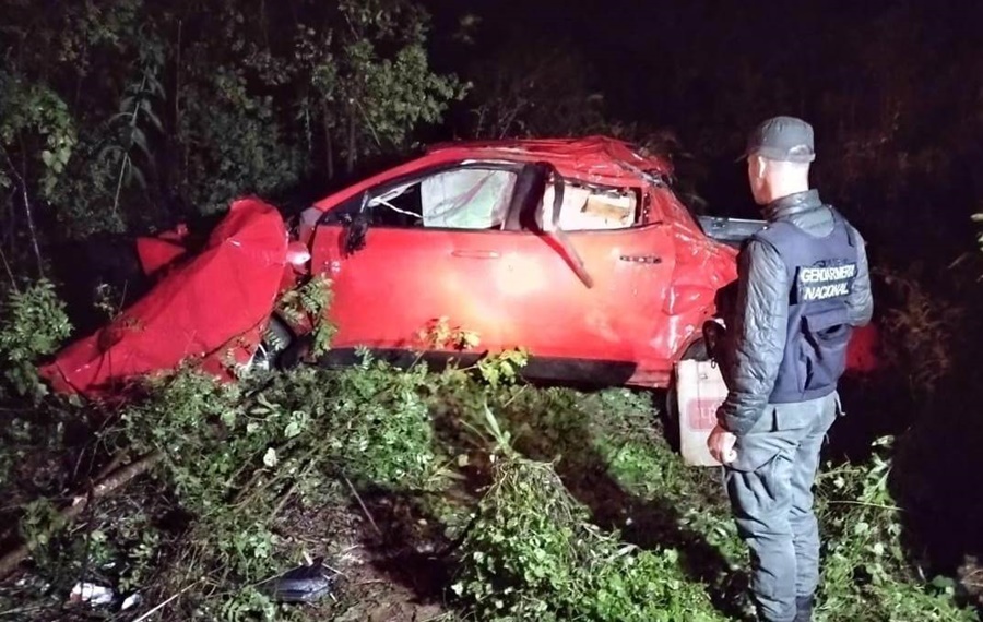 Despistó con su camioneta cargada con cigarrillos, el conductor había huido a alta velocidad al notar la presencia de los uniformados