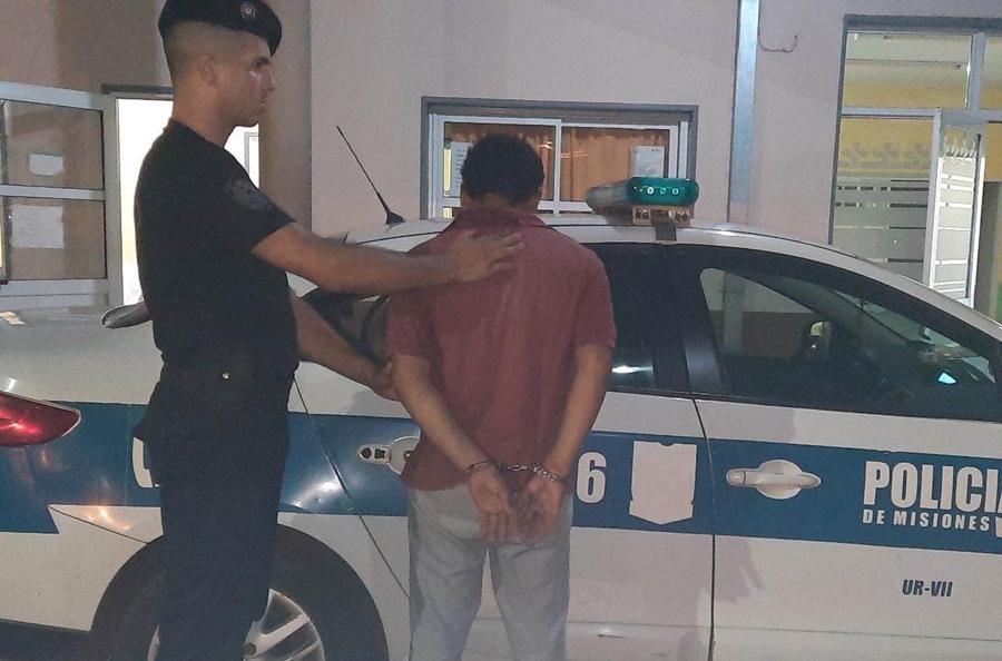 Apóstoles: Un individuo de 20 años causó disturbios en una dependencia policial, se retira del lugar a bordo de una motocicleta, conducía en estado de ebriedad y fue detenido