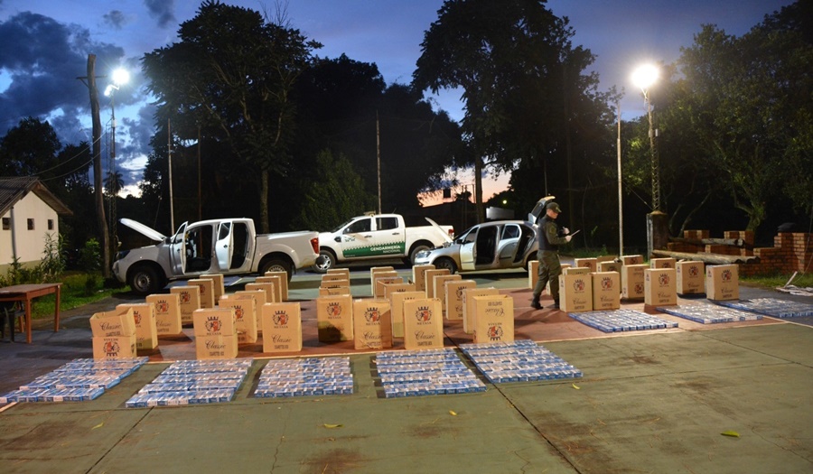 Gendarmes secuestraron más de 23 mil paquetes de cigarrillos, la mercadería de contrabando se encontraba acondicionada dentro de dos vehículos robados