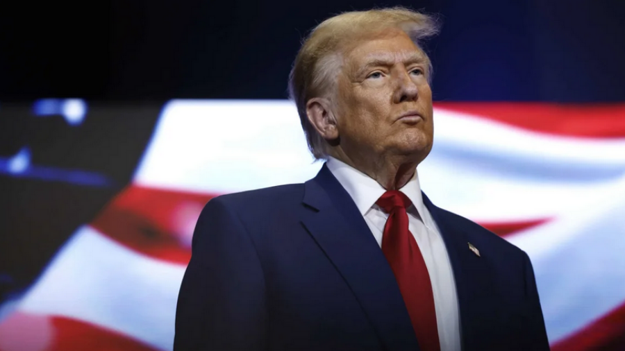 El Presidente Donald Trump firma un Decreto que designa al inglés como el idioma oficial de Estados Unidos
