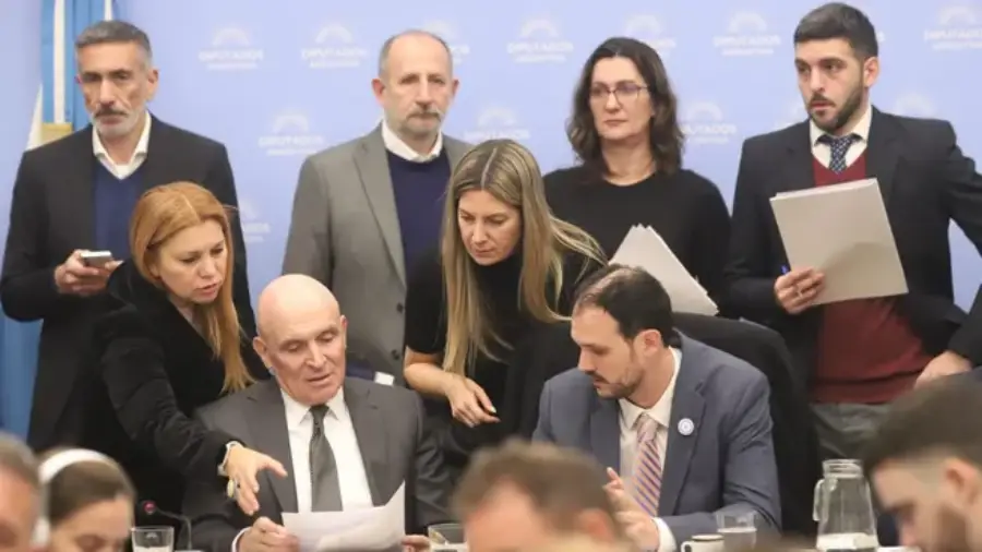 Ley Bases: El Gobierno obtuvo dictamen para ir al recinto; las privatizaciones quedaron afuera