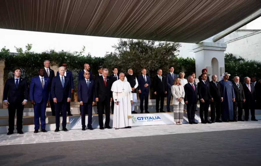 La intimidad del evento del G7 donde Javier Milei saludó al papa Francisco, a Joe Biden y habló de inteligencia artificial