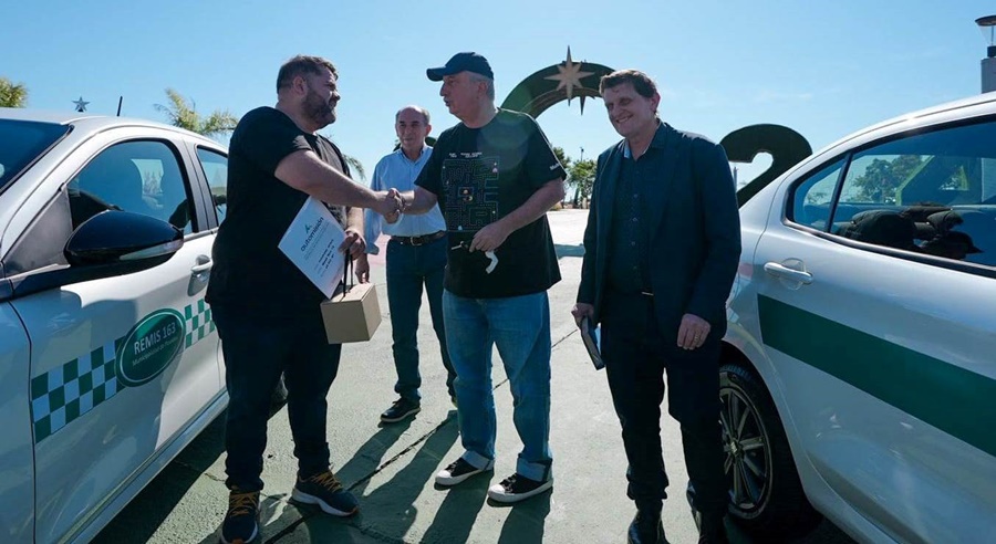 Programa Provincial Ahora Taxi: El Ministro de Hacienda Adolfo Safrán acompañó al Gobernador Hugo Passalacqua en una nueva entrega de vehículos en la ciudad de Posadas