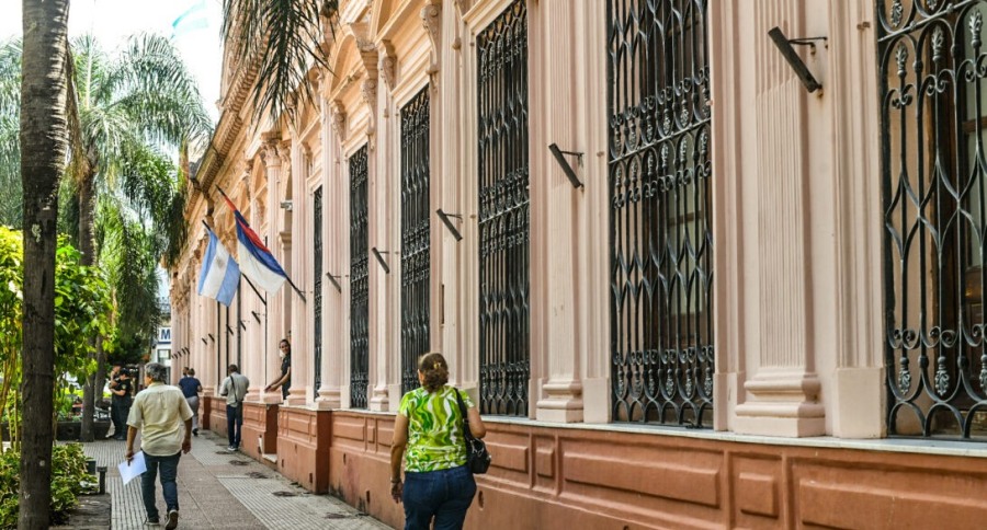 Día Internacional de la Mujer en Misiones: Se decretó el traslado del asueto para este día viernes 7, en la Administración Pública Central y en diversas áreas públicas, también no habrá actividad en las Escuelas, ya que se adhieren a la medida