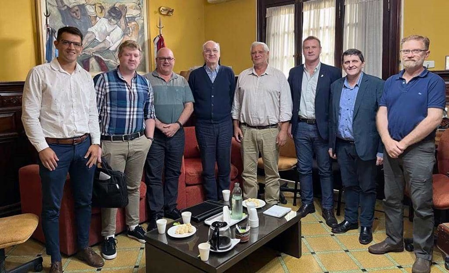 Reunión entre el Ministro de Hacienda de Misiones, Adolfo Safrán e integrantes de la CEM