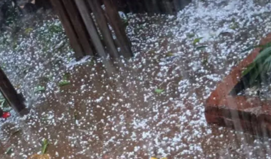 Durante el mediodía de este domingo: La tormenta de Santa Rosa azotó a la localidad correntina de Gobernador Valentín Virasoro con fuertes lluvias y granizo