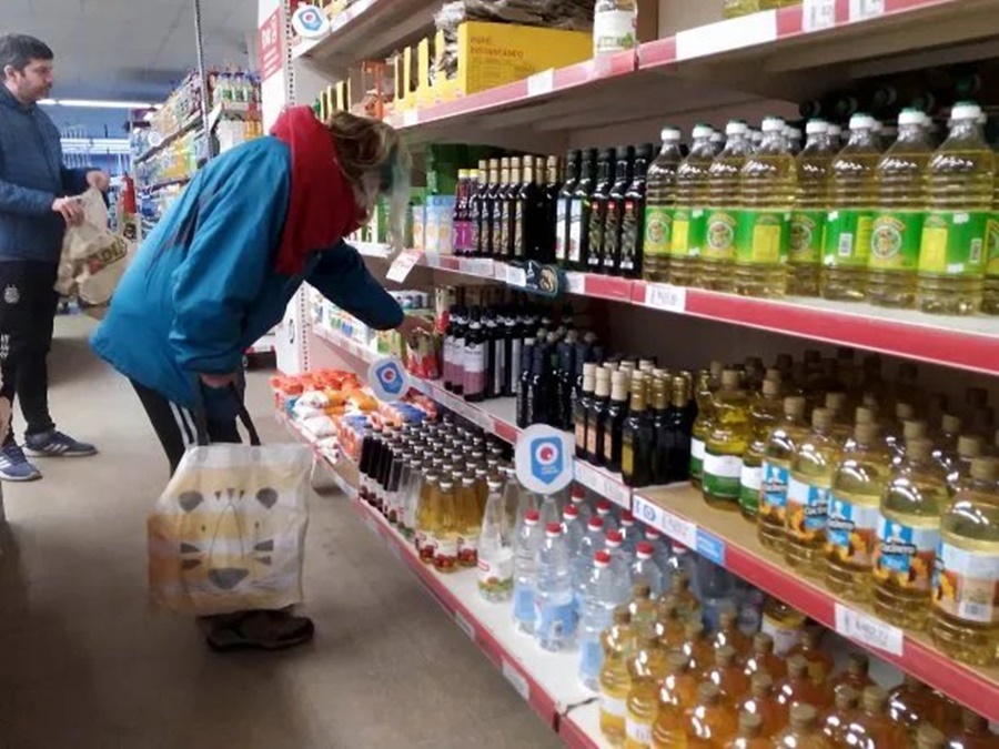 Consumo masivo cayó en Enero y se amplió la brecha entre súper y autoservicios