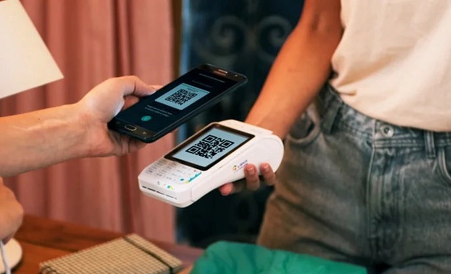 Pelea por los pagos QR: Una multinacional compró una fintech argentina para competir con Mercado Pago