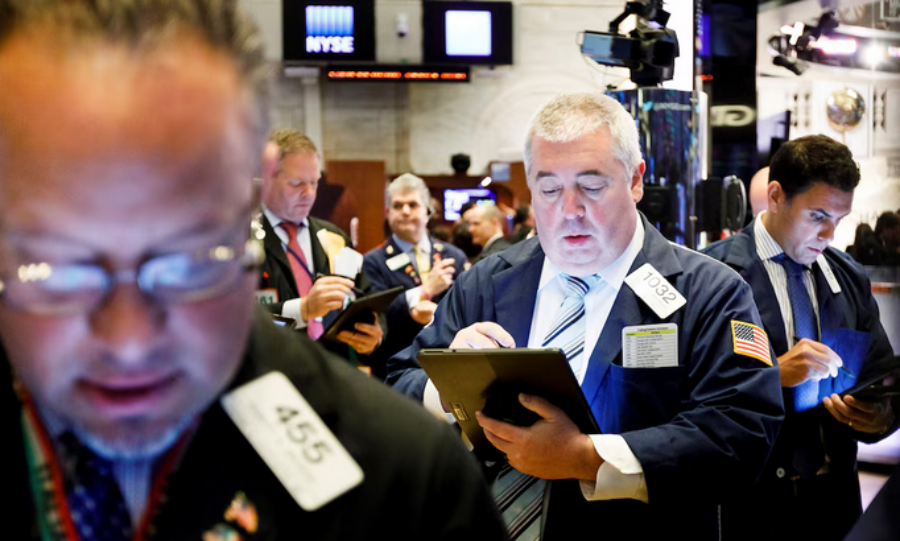 El riesgo país volvió a caer por debajo de los 740 puntos y la brecha entre el dólar oficial y los financieros sigue en mínimos históricos