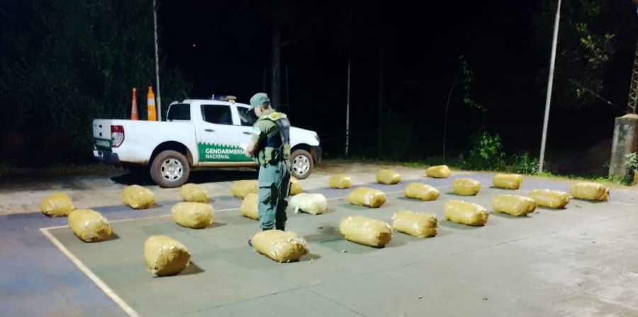 Acopio de más de una tonelada de marihuana resultó secuestrado: El estupefaciente se encontraba acopiado en una zona cercana al límite internacional fronterizo