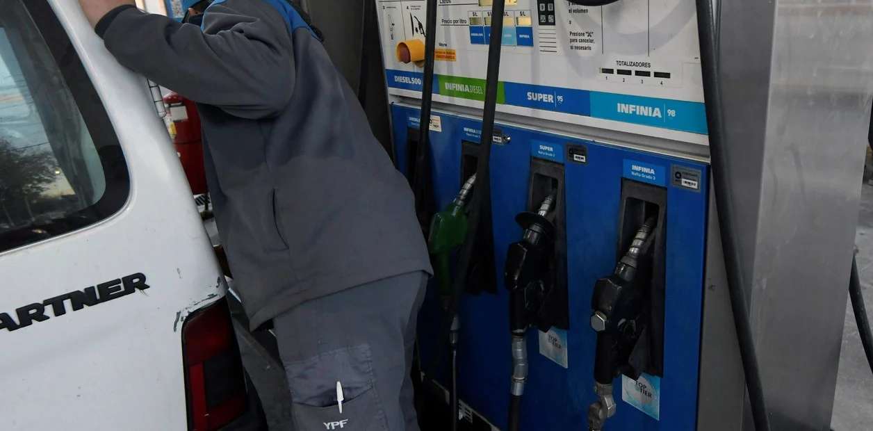 Acuerdan subas de combustibles del 4% mensual desde Abril a Agosto: El incremento de la nafta acumulado será del 17% distribuido entre esos meses y el primer aumento regirá desde el próximo sábado