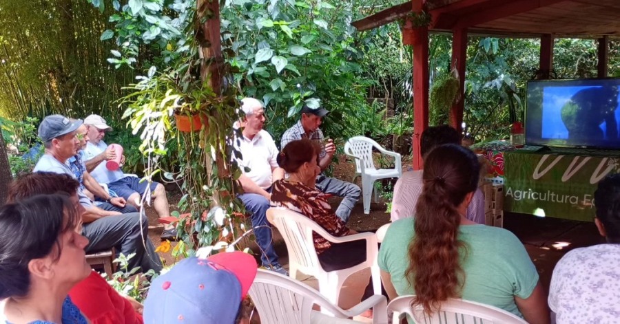 Misiones: Productores de la localidad de San Vicente debatieron sobre agrotóxicos y cuidado del suelo