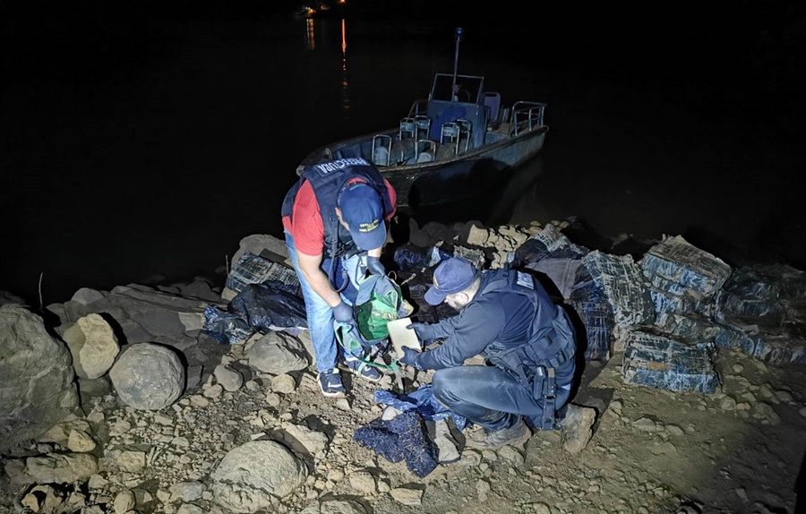 Megaoperativo en Misiones: Prefectura Naval Argentina incautó un cargamento millonario de marihuana y cocaína, se trata de más de mil kilos de droga que fue localizada a la vera del Río Paraná