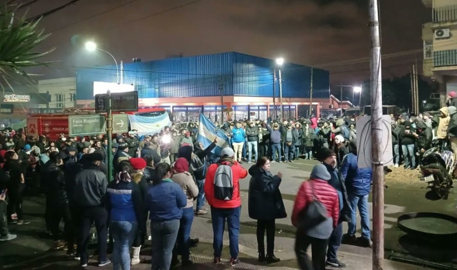 El Gobierno de Misiones, la Policía y el Servicio Penitenciario Provincial llegaron a un acuerdo salarial, se levantará el acampe sobre la Avenida Uruguay, frente al Comando Radioeléctrico en la ciudad de Posadas