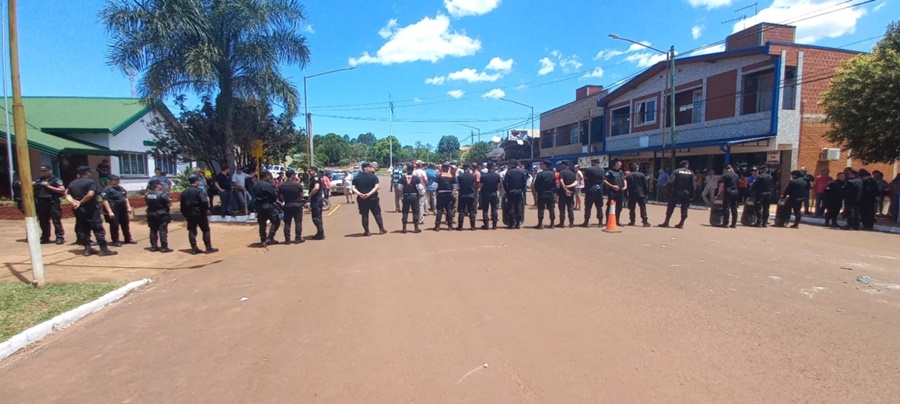 Misiones: Vecinos de Garuhapé enfrentaron armados con palos a manifestantes y la Policía intervino evitando incidentes