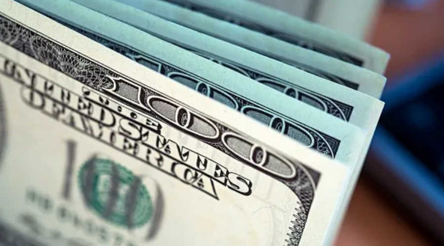 Menor volatilidad en la plaza cambiaria: El dólar oficial cayó por quinta jornada consecutiva, acumula una baja de casi 50 pesos desde su máximo