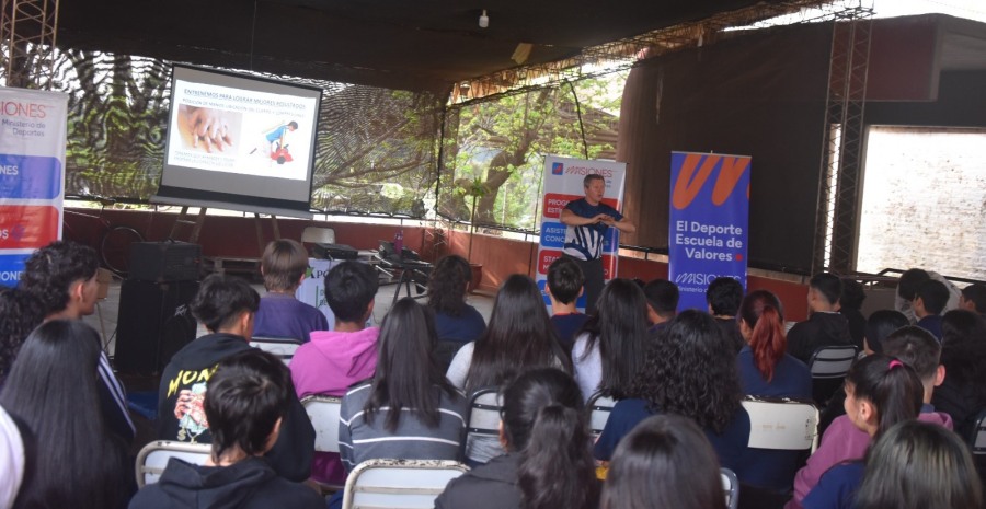 Comunidad educativa de Apóstoles se capacita en RCP