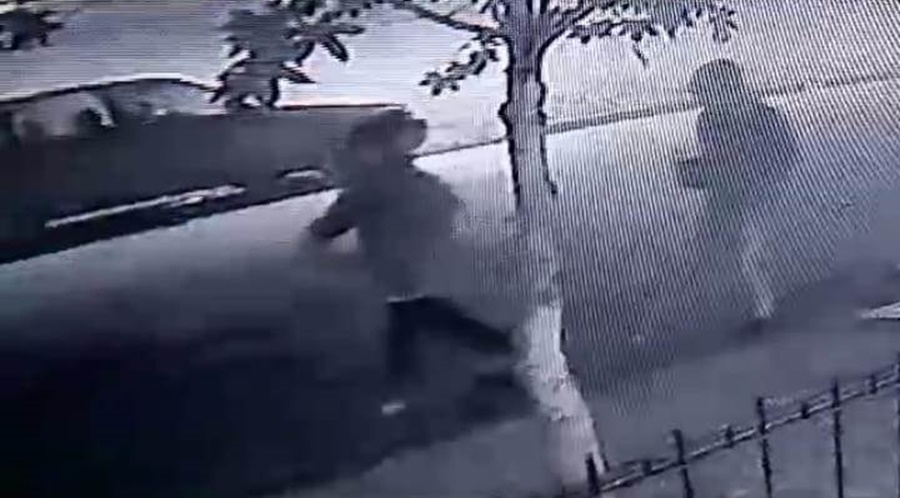 Misiones: Dos jóvenes intentaron incendiar un automóvil en la localidad de de Concepción de la Sierra, quedaron registrados en las cámaras y la Policía los demoró