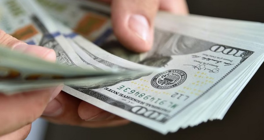 El miércoles 14 de Junio, el dólar blue saltó 7 pesos, marcó un nuevo récord nominal y el tipo de cambio paralelo llegó a 496 pesos