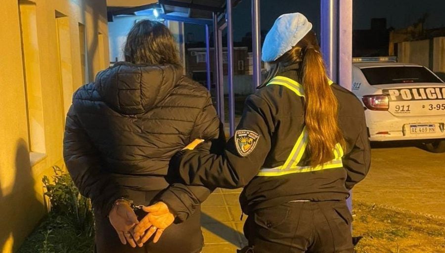 Posadas: Se escondió en una camioneta con fines ilícitos, pero fue detectada por las cámaras del 911 y arrestada