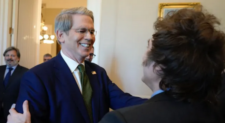 El Secretario del Tesoro de Estados Unidos Scott Bessent elogió el plan económico del Presidente Javier Milei y del Ministro Luis Caputo y resaltó las negociaciones por el comercio bilateral