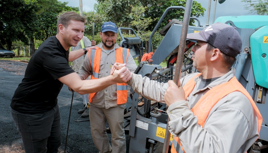 Misiones: A través del Programa Pavimento Urbano, la Dirección Provincial de Vialidad, realiza en esta oportunidad obras en las localidades de; Campo Viera y Santa Rita