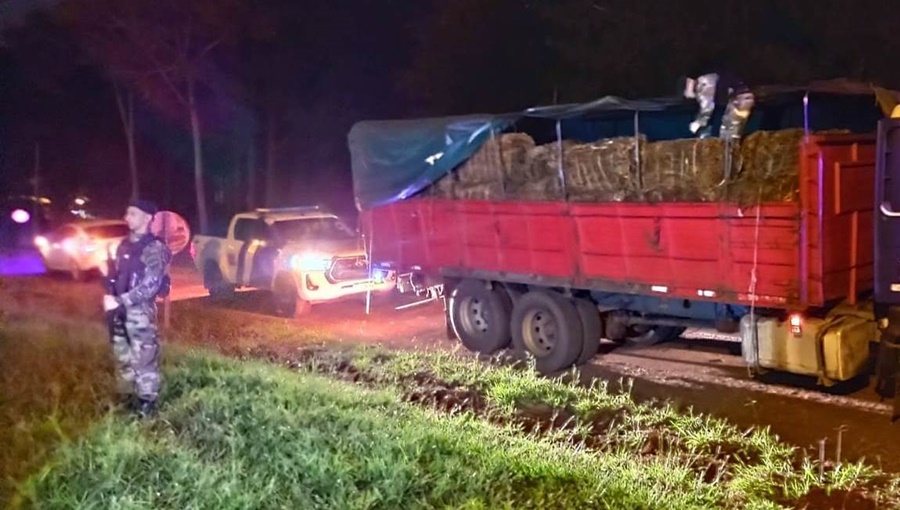 Prefectura Naval Argentina secuestró más de cinco toneladas de tabaco ilegal, la mercadería, valuada en más de diez millones de pesos, tenía como destino final al Brasil