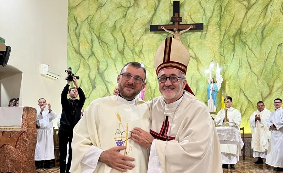 Apóstoles: Se realizó la ordenación sacerdotal Diego Matías Pezuk, la ceremonia religiosa fue presidida por el Obispo de Diócesis de Posadas, Monseñor Juan Rubén Martínez