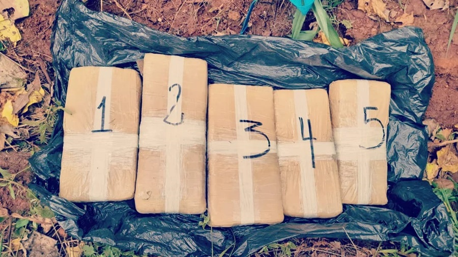 Misiones: Incautaron una mochila cargada con panes de marihuana, fue en un camino terrado de una zona rural conocida como San Gotardo de la localidad de Capioví