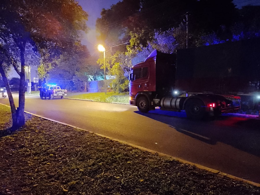 Efectivos policiales, frenaron el paso de dos camiones con soja en Misiones