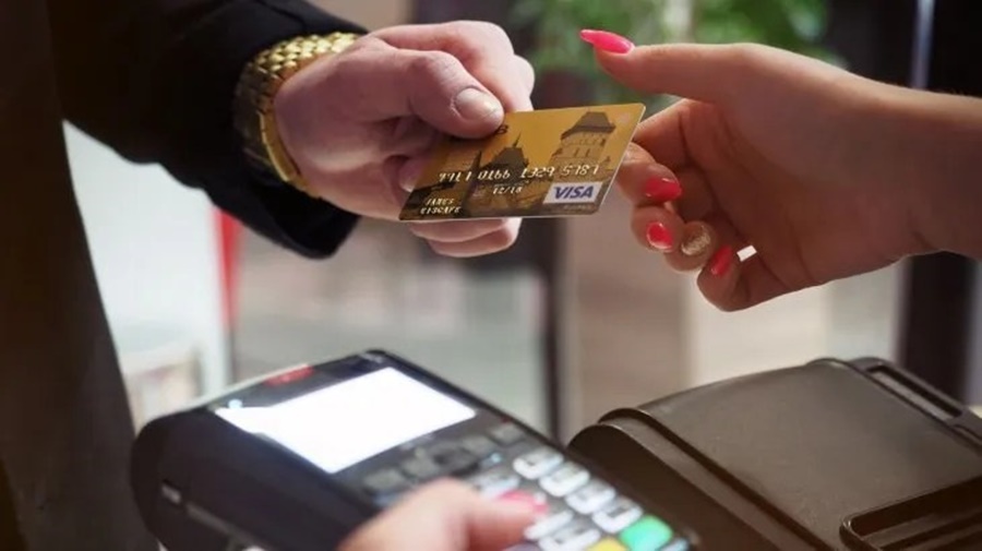Usuarios reportan problemas con el servicio de tarjetas de crédito y débito