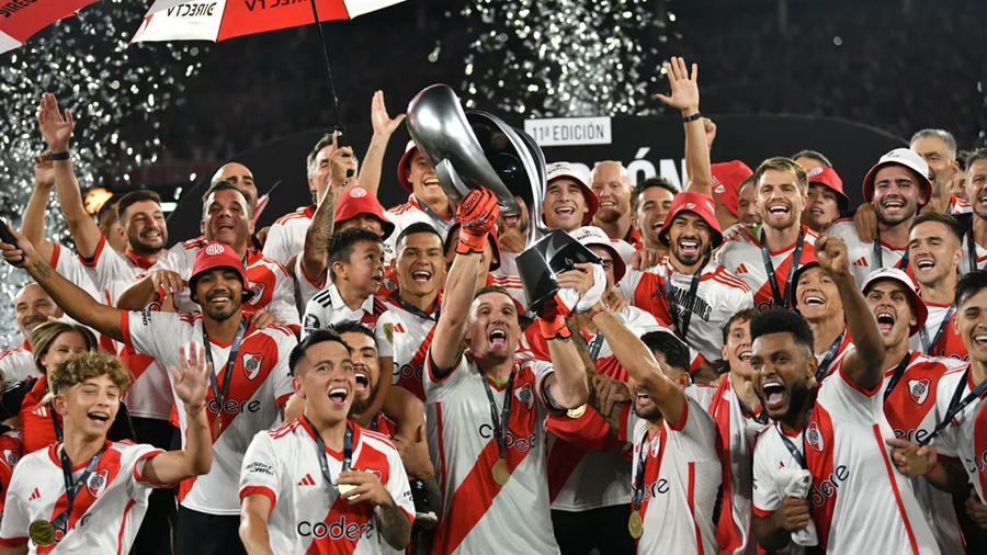 Primer título del año: River Plate le ganó 2 a 1 sobre el final a Estudiantes de La Plata y es campeón de la Supercopa Argentina