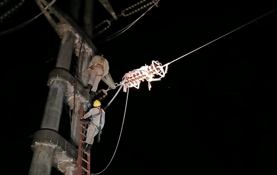 Este día sábado en horas de la madrugada, Energia de Misiones logró reparar la falla de la línea de 132 KV Roca-Oberá, por lo que el servicio eléctrico se normalizó en toda la zona afectada