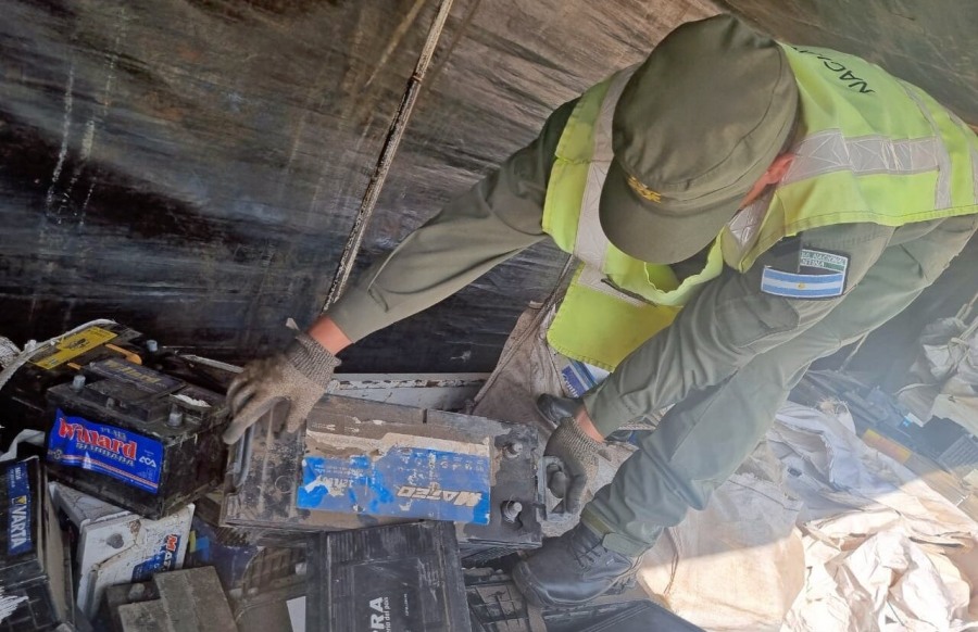 Gendarmería Nacional secuestró elementos valuados en más de 363 millones de pesos, el decomiso comprendió mercadería de origen extranjero enviada mediante encomiendas y un cargamento de baterías en desuso sin documentación