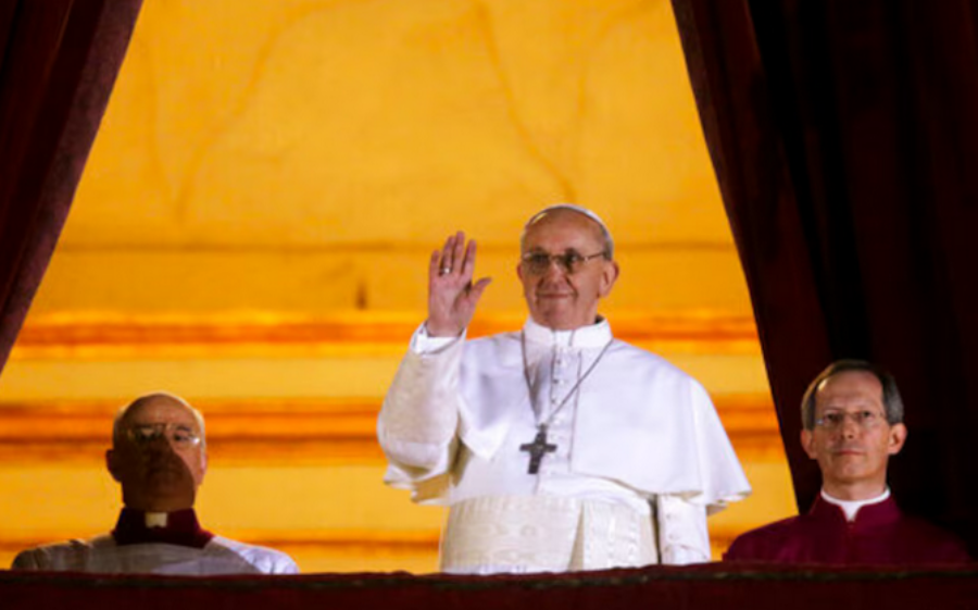El Gobierno decretó siete días de duelo nacional por la muerte de Francisco