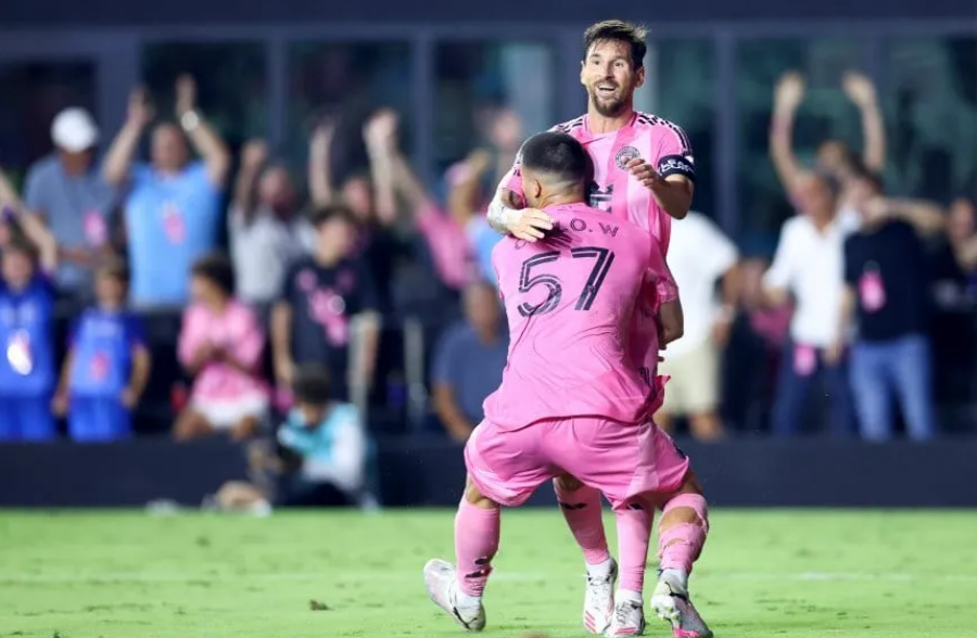 Inter Miami venció al Atlas: Dos asistencias de Messi, debut de De Paul y gol agónico de Weigandt