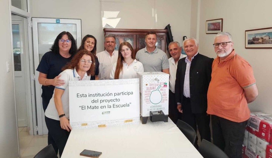 Estudiantes de la ciudad de Rafaela del Programa “El Mate en la Escuela” recibieron un dispenser de agua caliente