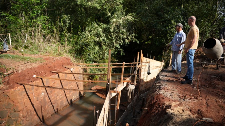 Comenzó la reconstrucción de un puente en la zona rural del Municipio misionero de Apóstoles