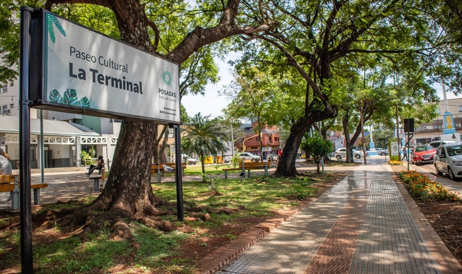 Actividades en el Paseo la Terminal de Posadas: Con una amplia gama de opciones recreativas, desde clases de yoga hasta talleres musicales