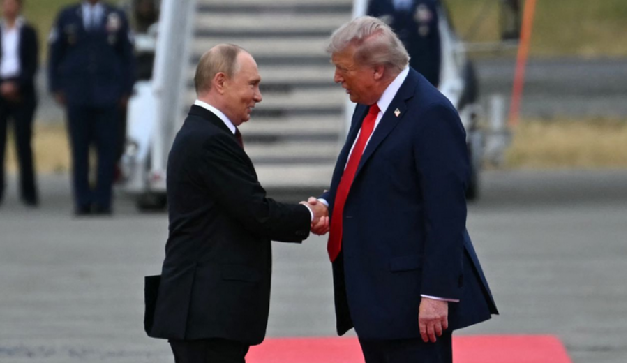 Alaska: Donald Trump y Vladimir Putin se encuentran en Anchorage, los dos líderes mundiales se estrecharon la mano
