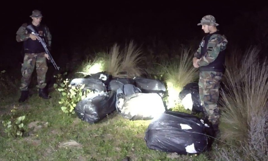 Prefectura Naval Argentina incautó más de 115 kilos de marihuana y un kilo de cocaína en las provincias de Misiones y Formosa