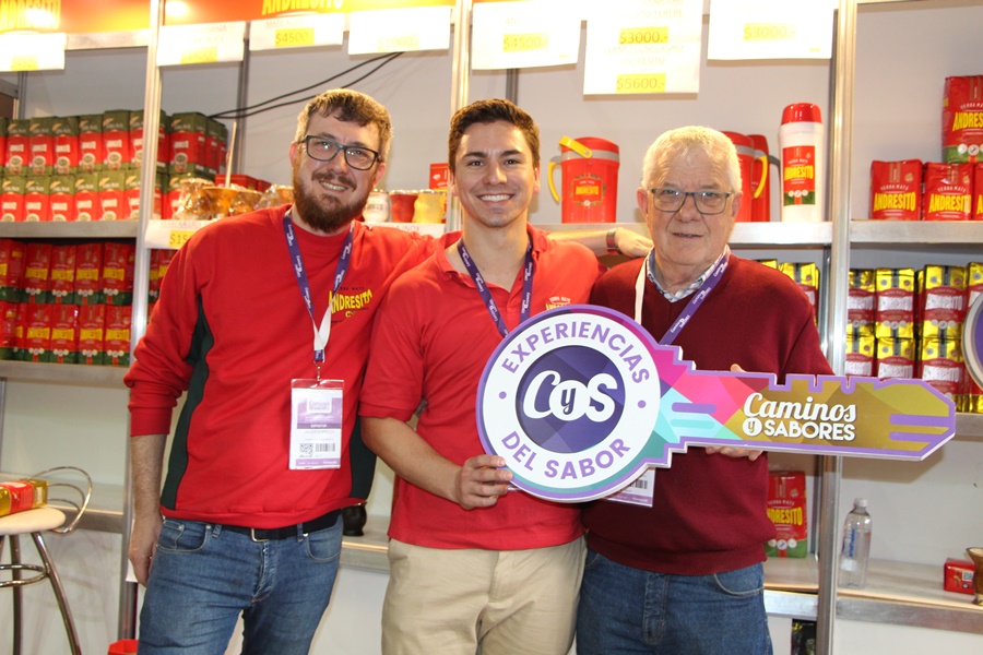 Premio a Andresito, "yerba mate que habla de familia y de monte", esta marca fue elegida nuevamente por el público como la Mejor Yerba con Palo en la Feria Caminos y Sabores 2023